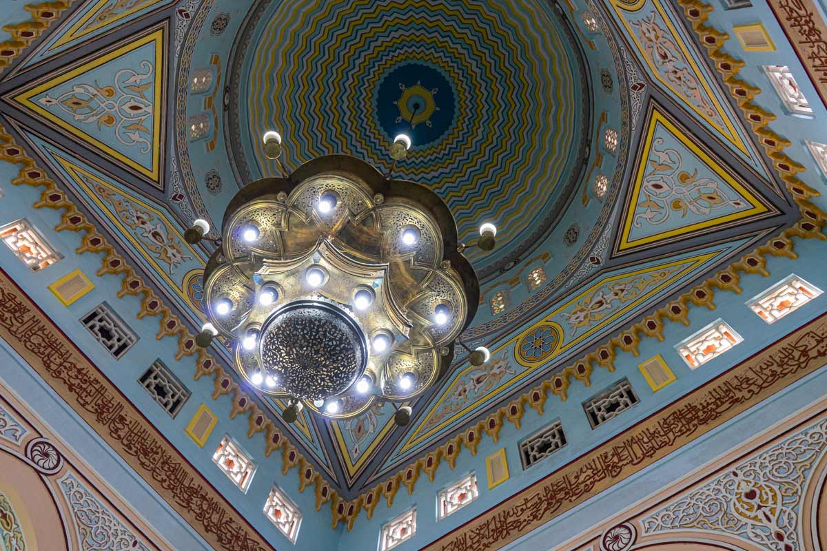 Chandelier and ceiling inside the Jumeirah Central Mosque